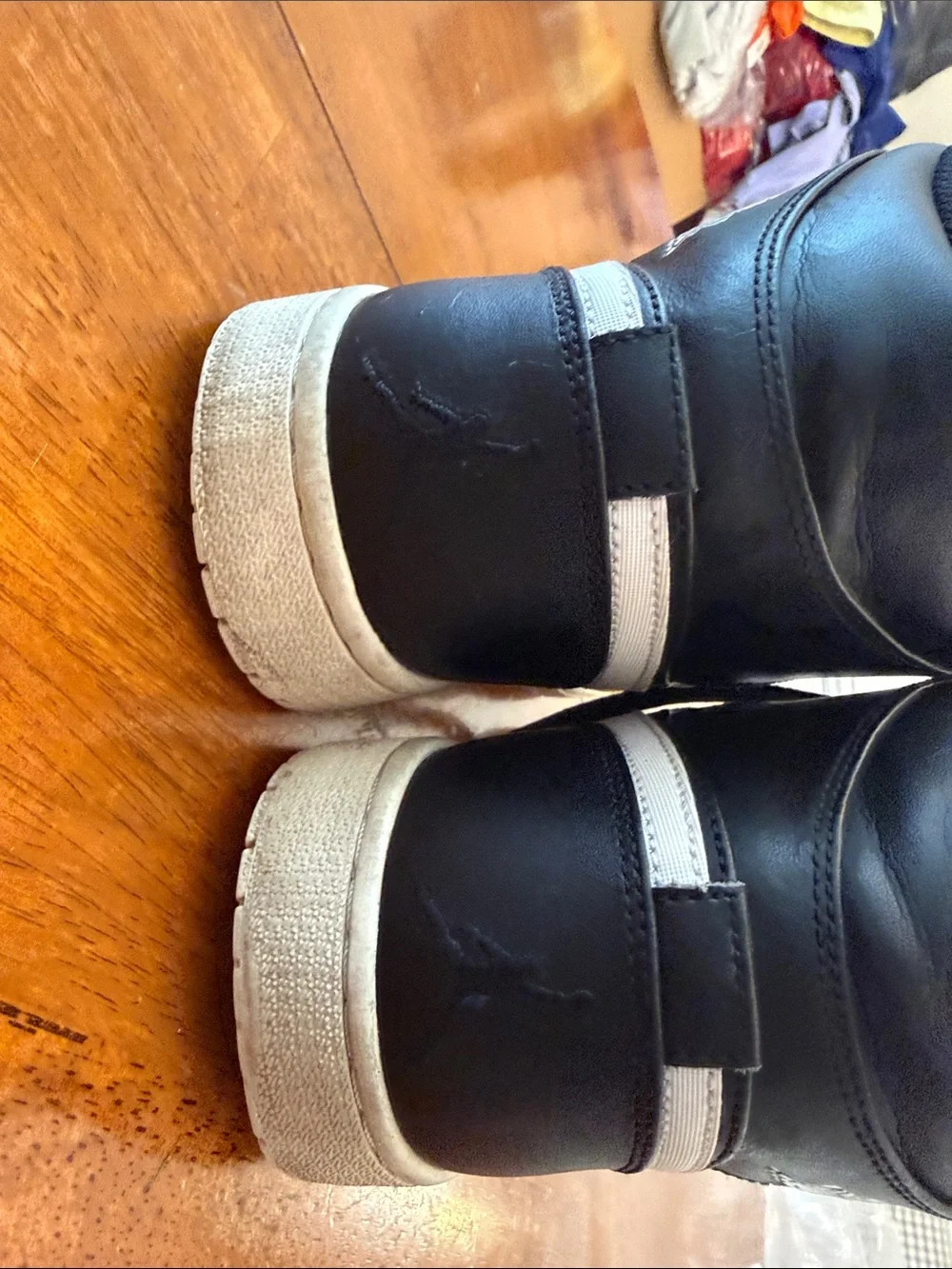 Nike Air Jordan 1 Men's Size US 11 Mid Black White 554724-038 Great Condition